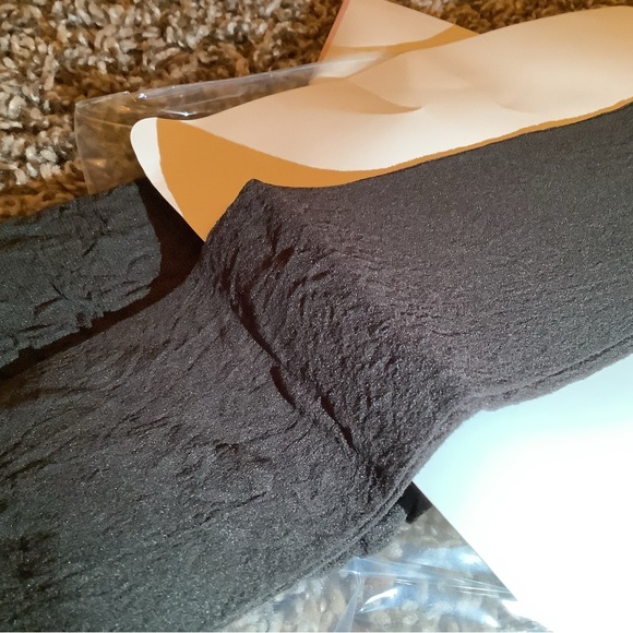 Hanes too day sheer control top pantyhose, color barely black, size: EF - Picture 9 of 12